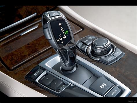 BMW 760i and 760il (2010) - Interior, Close-up | Caricos