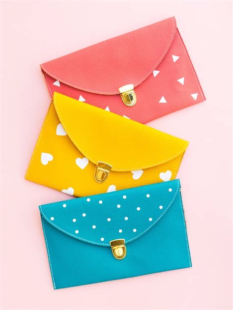 32 DIY Purses, Handbags and Clutches