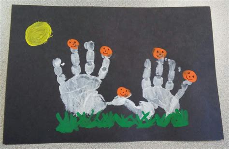 Pin by Hillary Graber on homeschool | Halloween crafts preschool ...