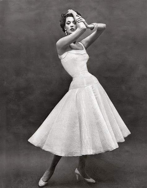 Barbara Mullen, Who Rode Unorthodox Beauty to Modeling Fame, Dies at 96 - The New York Times