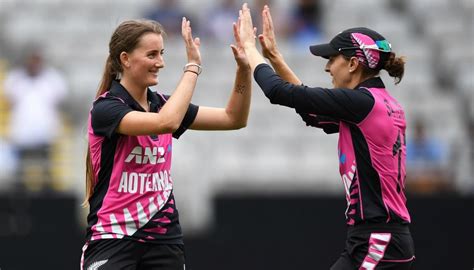 Cricket: New Zealand women cricketers set for financial windfall under new landmark deal | Newshub