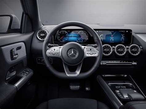 Nueva-Mercedes-Benz-GLA-interior-cockpit - Mega Autos