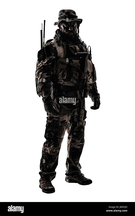 Soldier standing scarf hi-res stock photography and images - Alamy