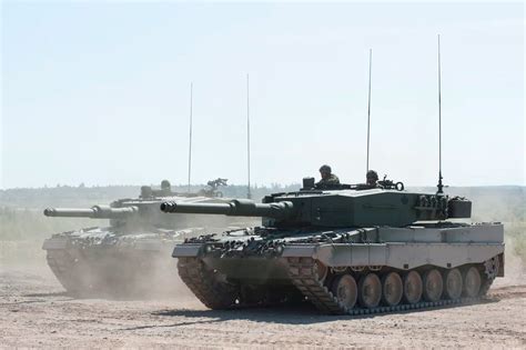 Canada sending four additional Leopard 2 tanks to Ukraine - PM Trudeau ...