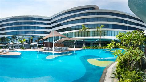 Conrad Manila – Hotel Review | Condé Nast Traveler