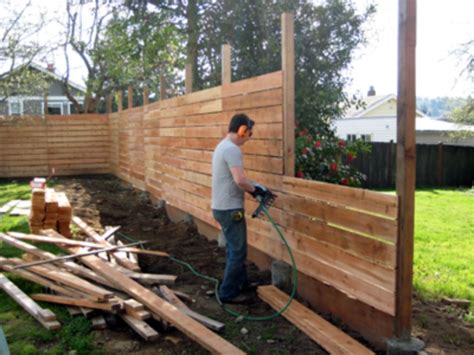Cheap diy privacy fence ideas (53) | Backyard fences, Backyard ...