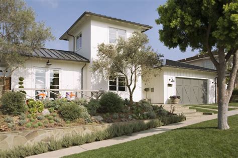 Eastbluff — Eric Olsen Design | Modern farmhouse exterior, Modern ...