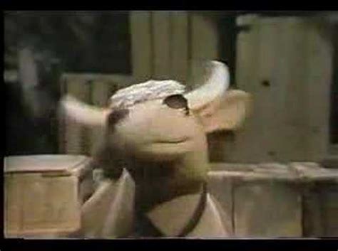 Sesame Street Kermit And Gladys Cow Show Different mp4 3gp flv mp3 video indir