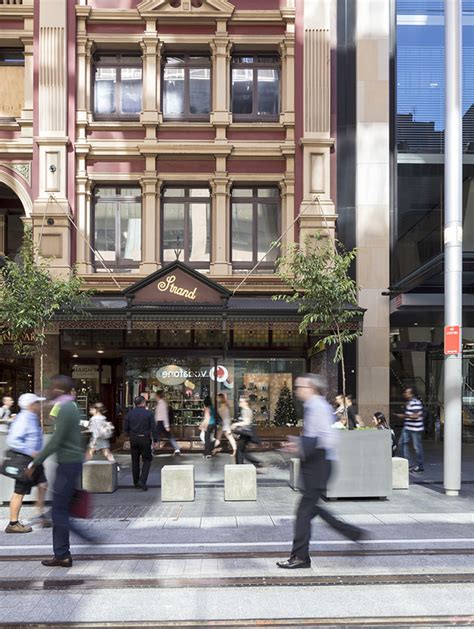 Sydney's George Street reopens for Christmas