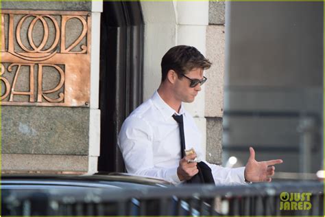 Chris Hemsworth Begins Filming 'Men in Black 4' - First Look Set Photos!: Photo 4111623 | Chris ...