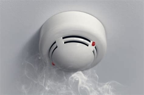 4 Types of Smoke Detectors and How They Work - Diesel Plus