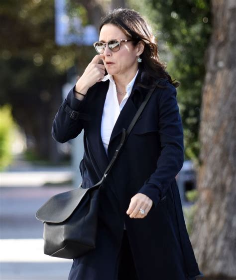 Julia Louis-Dreyfus Style - Out in Los Angeles 3/22/2016 • CelebMafia