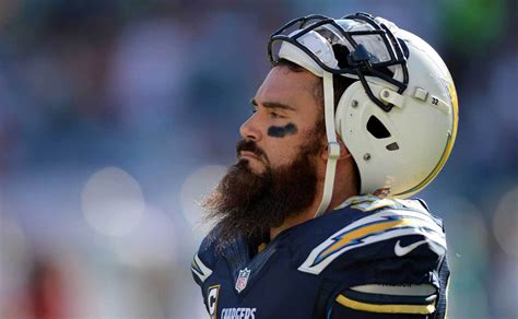 WATCH: Eric Weddle wrestles Chargers owner ... in fan's 'WWE 2K16' match | FOX Sports