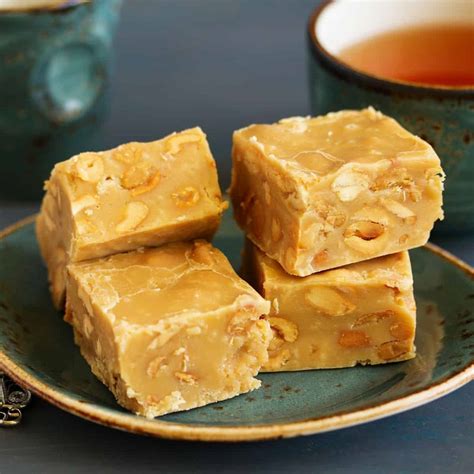 Super Easy & Creamy Peanut Butter Fudge Recipe