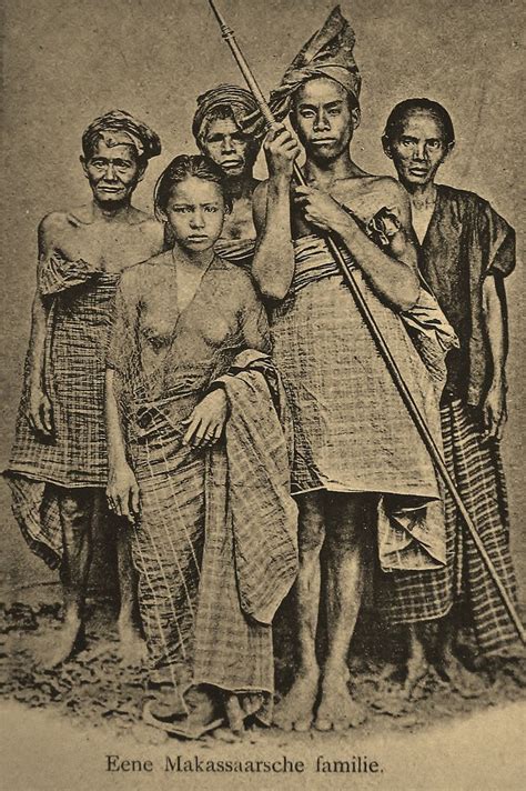 Makassar family Sulawesi ca. 1920 | Asian history, Indonesian art, Old photography