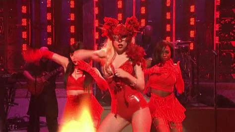 Lady GaGa Performs Paparazzi In "Saturday Night Live" (10/03/09) - Lady ...