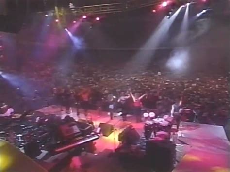 GLORIA ESTEFAN - CONGA(LIVE 1988) - YouTube