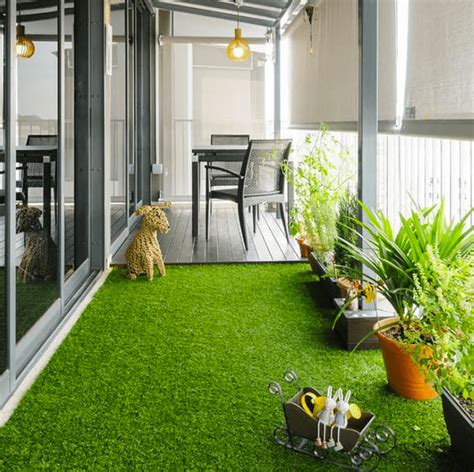 10 Amazing Artificial Grass Ideas for a Balcony - Balcony Boss