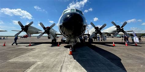 This Hurricane Hunter plane uses 3 radars to see storms in unique ways ...