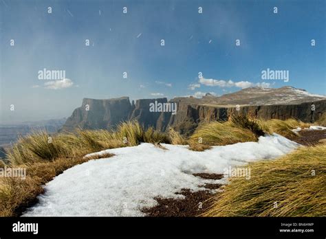 Drakensberg mountains snow hi-res stock photography and images - Alamy