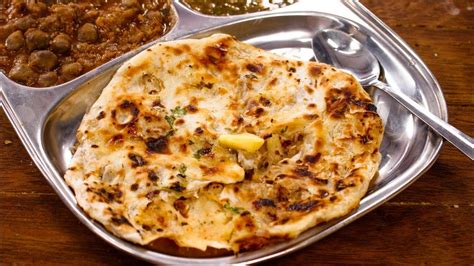 Amritsari Kulcha Recipe | Perfect Crispy Layered Aloo Naan in Tawa ...