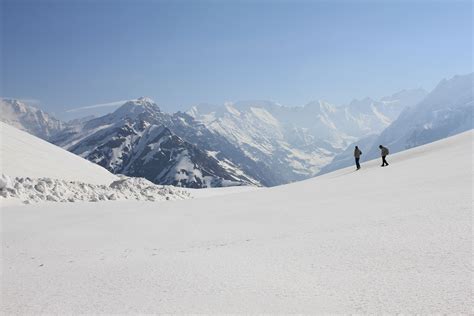 Four rescued after 48 freezing hours on Rohtang Pass | Hill Post