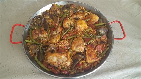 [Homemade] Paella Valenciana with chicken, chorizo, artichokes, and green beans : r/food