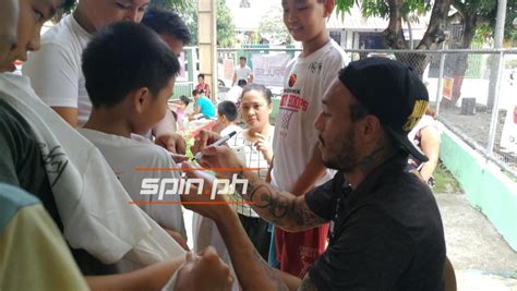 Calvin Abueva, Phoenix Fuel Masters hold basketball clinic for kids