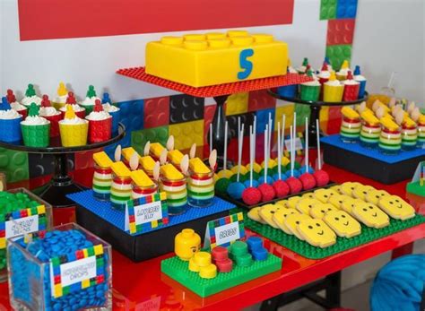 ERSTAUNLICHE LEGO-GEBURTSTAGSFEIER Styling Requisiten Kuchen und Mini-Desserts von The Sweet ...