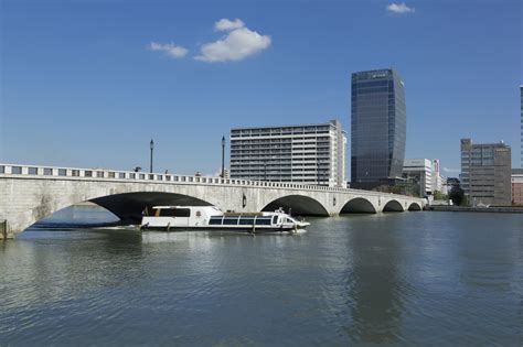 Shinano River Water Shuttle | NIIGATA CITY OFFICIAL TRAVEL GUIDE