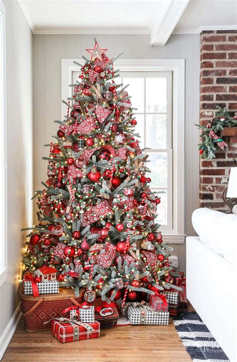 Cozy Lodge Christmas Tree - Christmas Tree Decorating Ideas