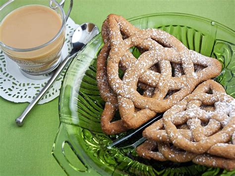 Celtic Knot Cookies Recipe | HGTV