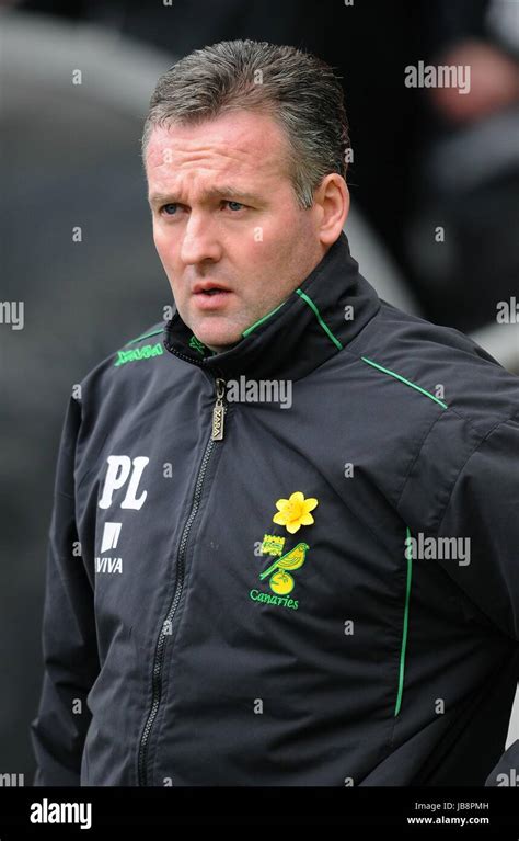 PAUL LAMBERT NORWICH FC MANAGER KC STADIUM HULL ENGLAND 19 March 2011 ...