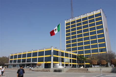 valores en el Día de la Bandera - Universidad Autónoma de Nuevo León