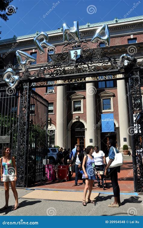 NYC: Students at Barnard College Editorial Stock Photo - Image of students, university: 20954548