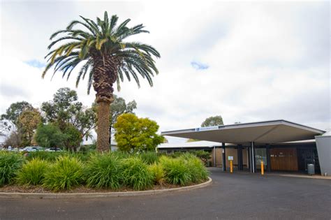 Mildura Base Hospital aims to keep young doctors