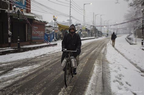 First Major Snowfall Cuts Off Kashmir Valley – Kashmir Observer