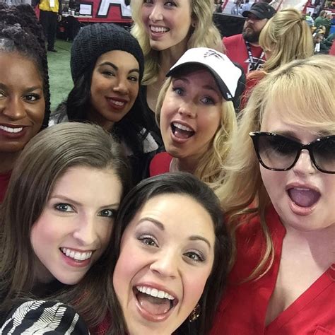 'Pitch Perfect 3' Cast Takes Selfie at an NFL Game | Teen Vogue