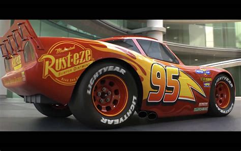 Rayo McQueen regresa para el nuevo trailer de Cars 3