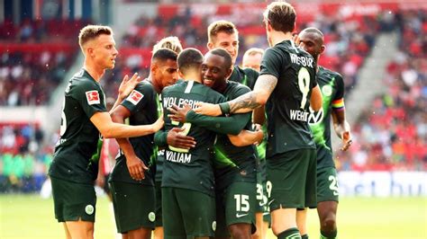 Vfl Wolfsburg Players : Vfl Wolfsburg Team Celebrates The Victory On 2018 - 2019 ... - The ...