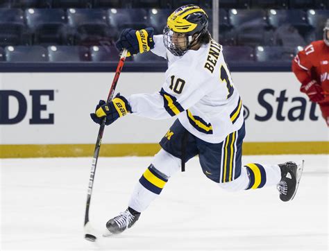 Michigan Hockey splits Big Ten opener against Wisconsin