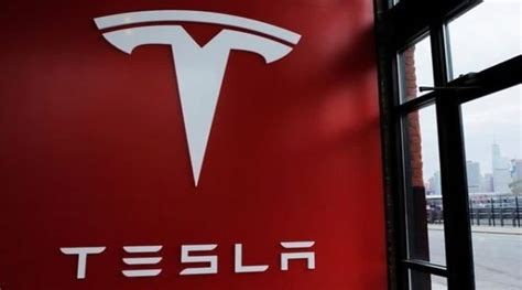 Elon Musk sells $3.95 billion worth of Tesla stock - Express Mobility ...