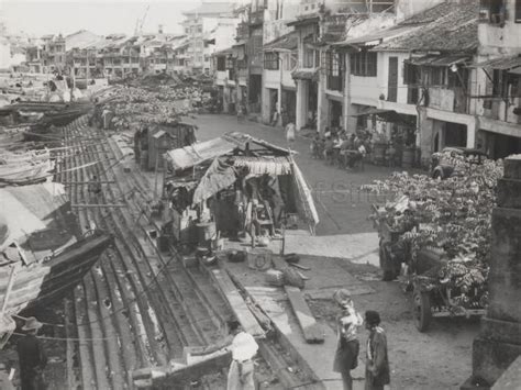 Row of godowns and shophouses along Singapore River | History of ...