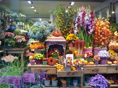 x Colourful autumnal display in a flower shop | Tiendas de flores ...