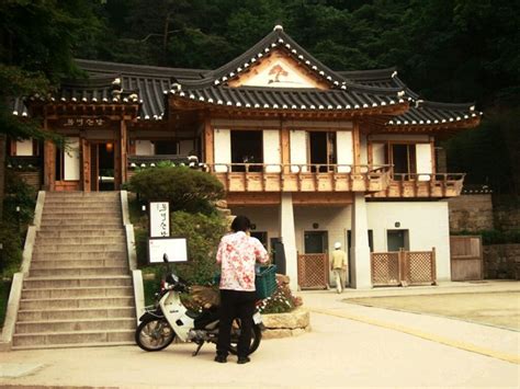 Traditional Korean style house found on Namsan mountain on my way to N-Tower in Seoul