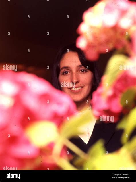 Joan baez 1960s hi-res stock photography and images - Alamy