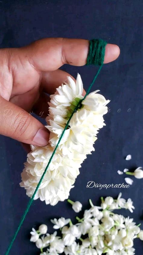 Divyaprathee Jewellery BridalArtsandcrafts on Instagram: "Follow @divyaprathee1 How to tie ...