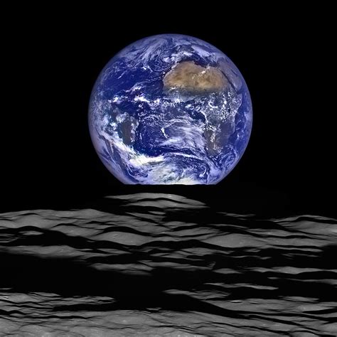 NASA Releases New High-Resolution Earthrise Image - NASA Science