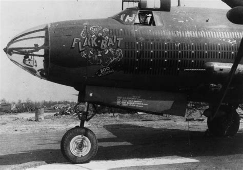 Американский бомбардировщик B-26 «Мародер» с собственным именем «Flak ...