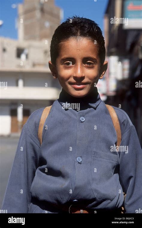 Yemen boy hi-res stock photography and images - Alamy